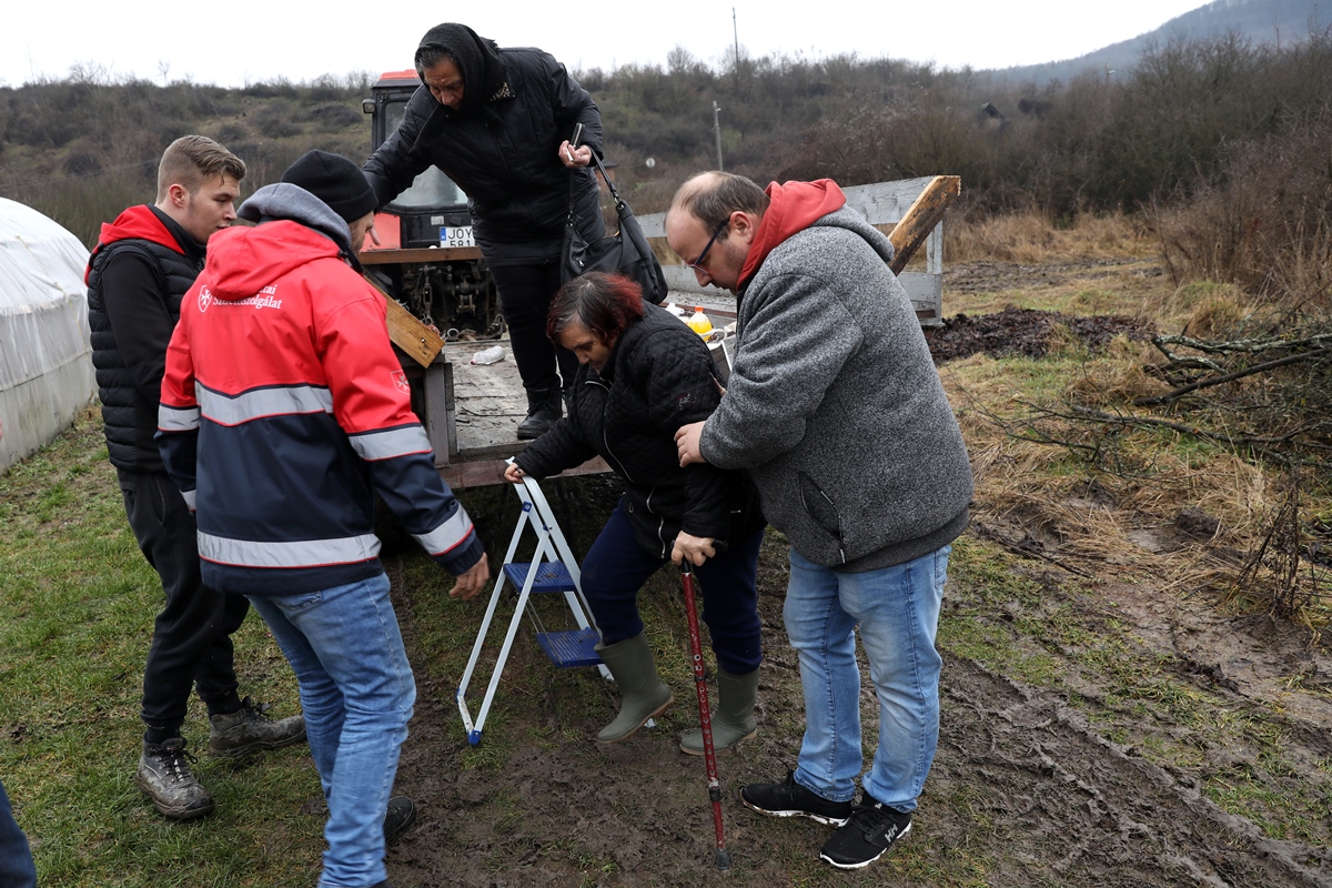 Szabóék és az évi rendes árvíz  -  Így segít a Szeretetszolgálat az elöntött nógrádi településeken