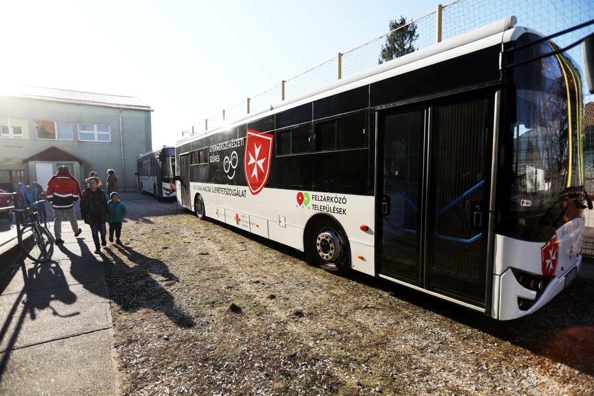 Kovács Bence | Év elejétől már két szemészeti szűrőbusz járja a legszegényebb településeket