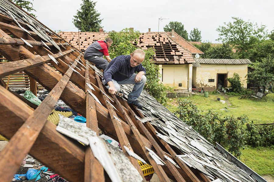 A vihar csaknem ezer épületet rongált meg