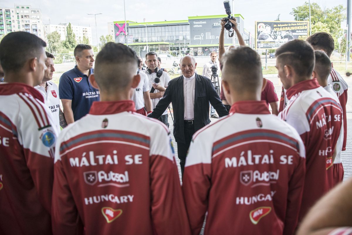 Áldással megerősítve indultak a világbajnokságra a Máltai SE játékosai