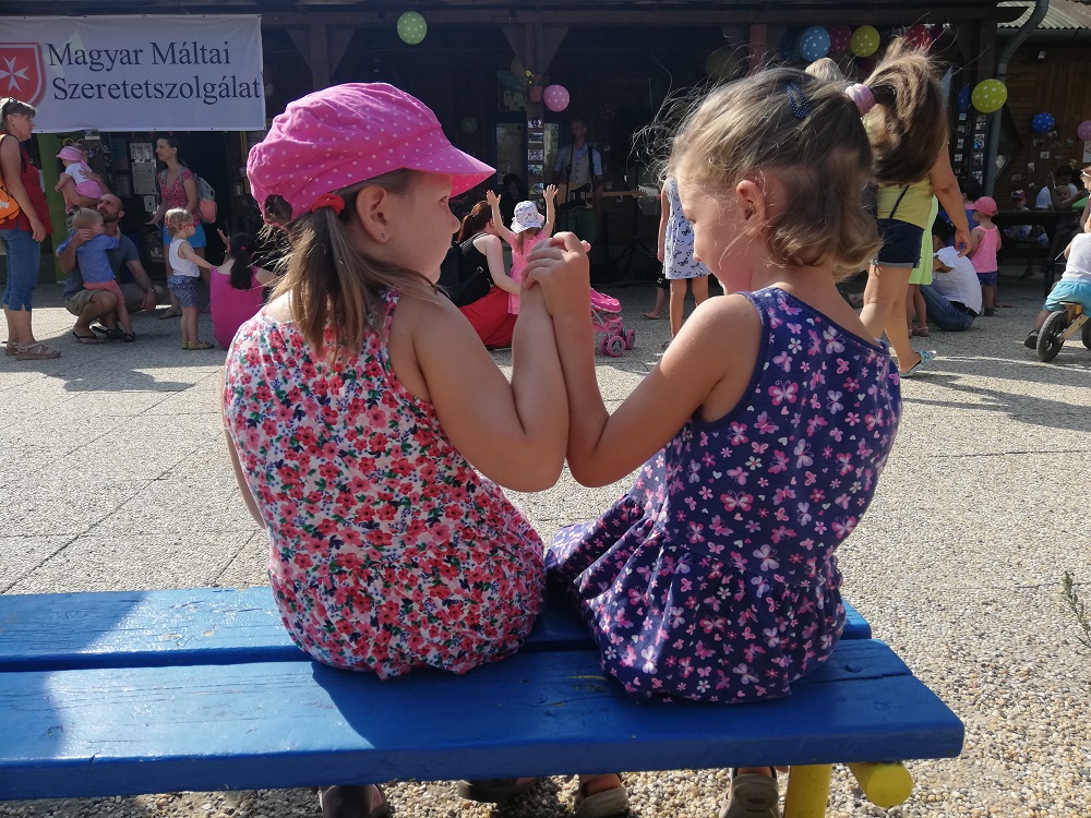Együtt játszva cseperedni közösséggé – Húszéves a Zemplén Győző utcai máltai játszótér