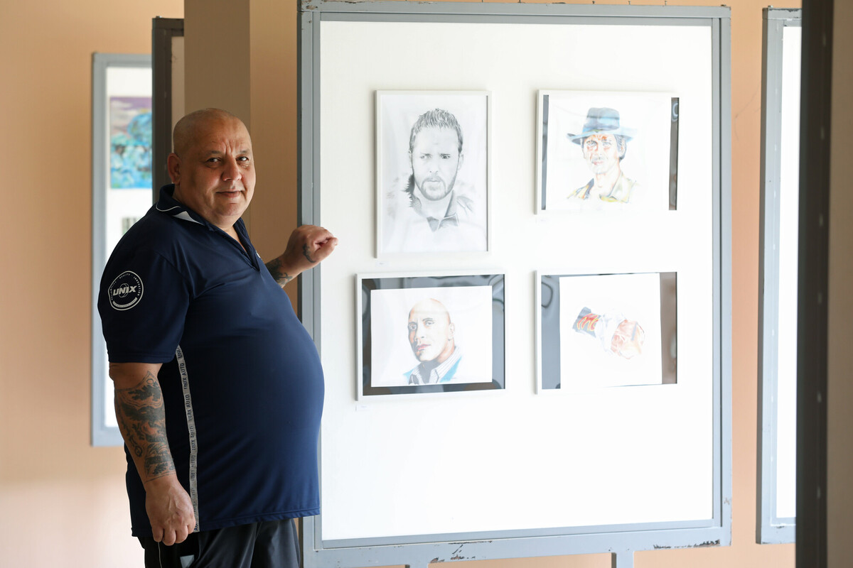 „Ami fennmarad” – kiállítás Lukács István hajléktalan grafikus műveiből Veszprémben