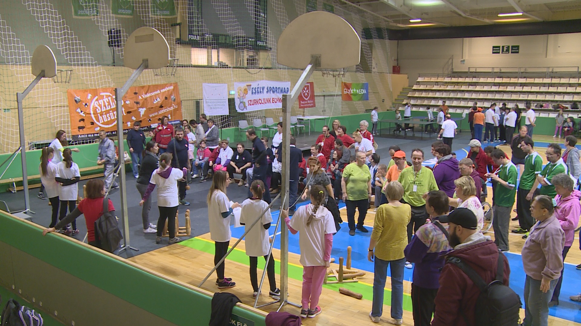 235 fogyatékkal élő és 100 önkéntes versenyzett együtt Győrben