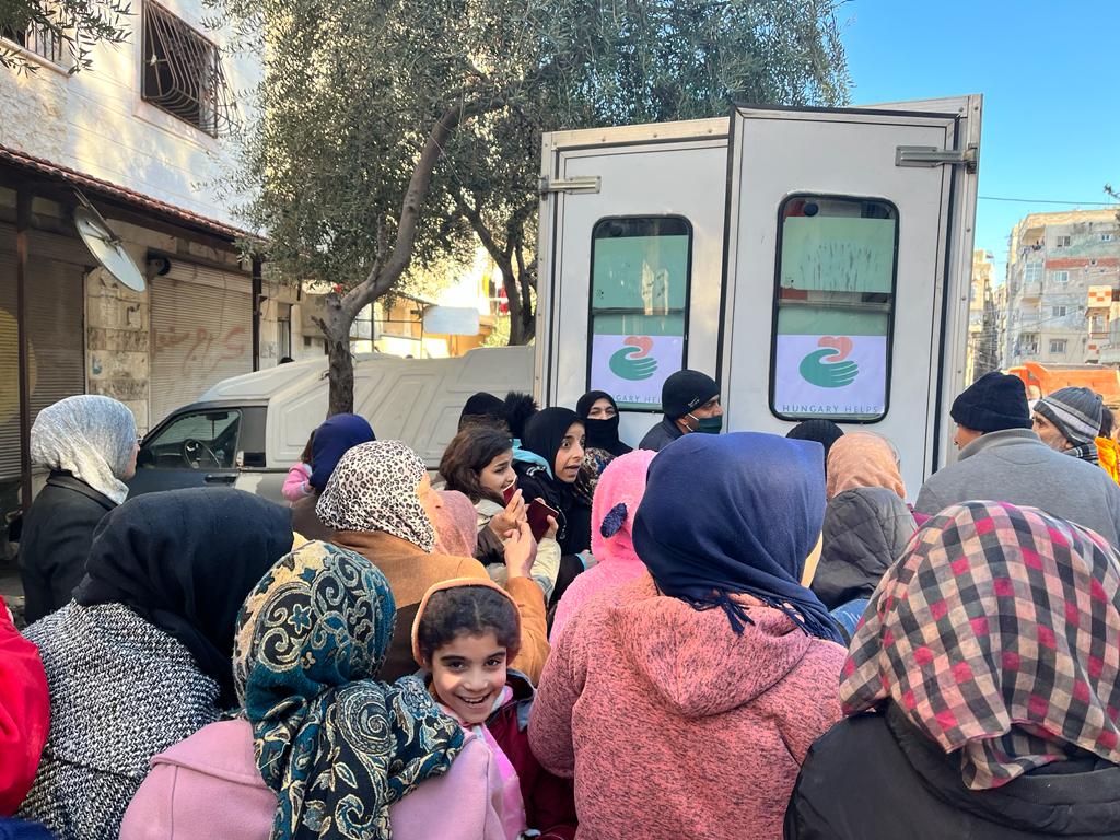 Megkezdte működését a mobil klinika Szíriában a földrengés után VIDEÓ