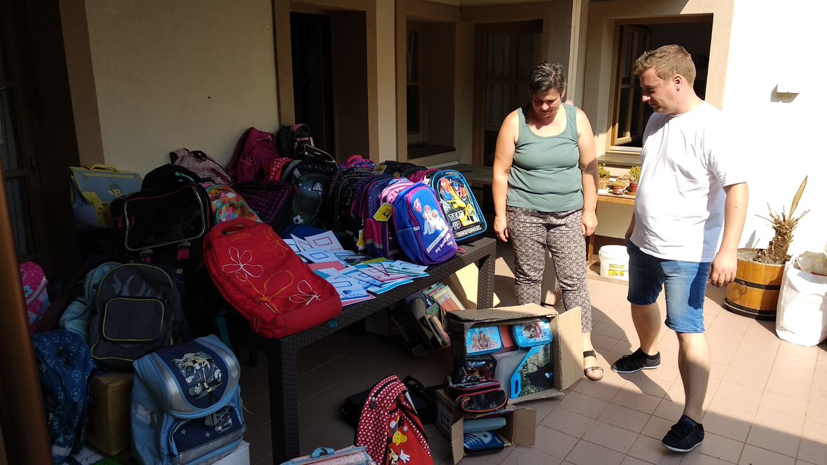 Két hónapon át gyűltek az adományok, melyeket igény szerint rendeztek ajéndékcsomagokba az önkéntesek