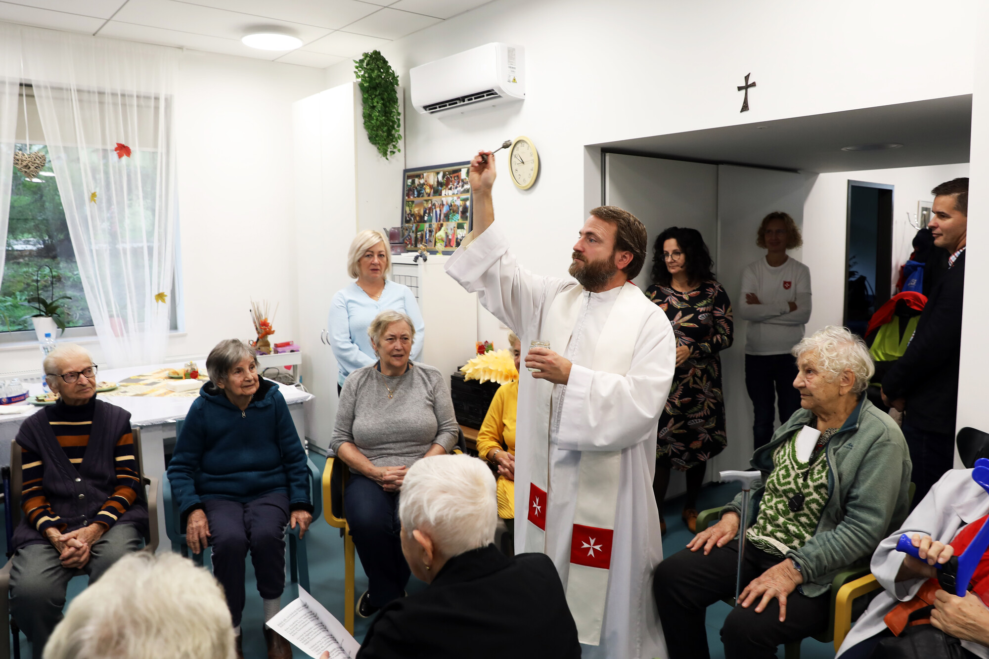 Házáldás a budaörsi Gondviselés Házában. Kép: Kovács Bence