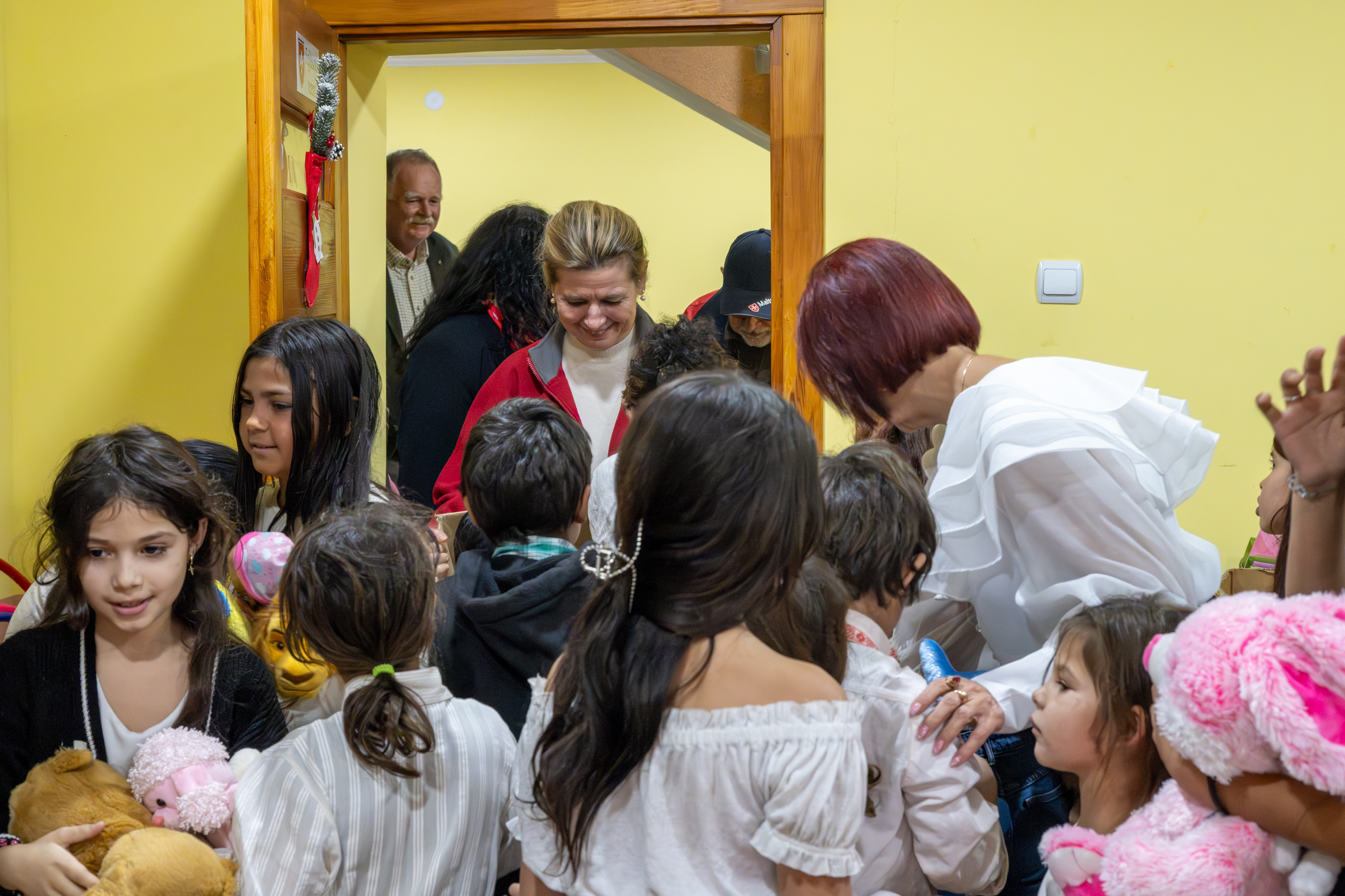 Ahol nagy a szükség - Herczegh Anita asszony élelmiszeradományt juttatott el kárpátaljai családoknak