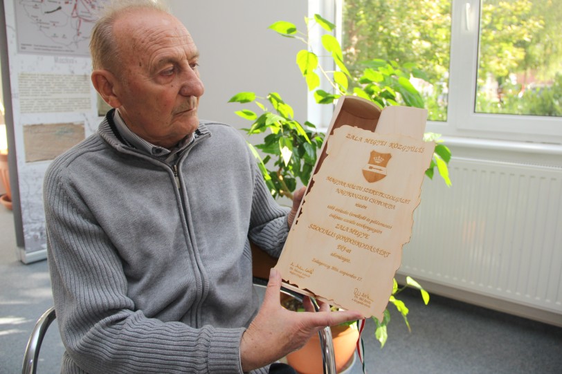 A nyolcvanadik évéhez közeledve is aktív vezetője a csoportnak Kovács László