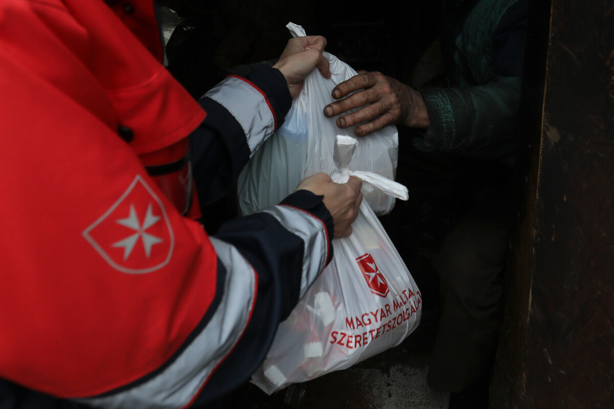 Több mint ezer hajléktalan ember kap karácsonyi ajándékot Budapesten és környékén a Máltai Szeretetszolgálattól 