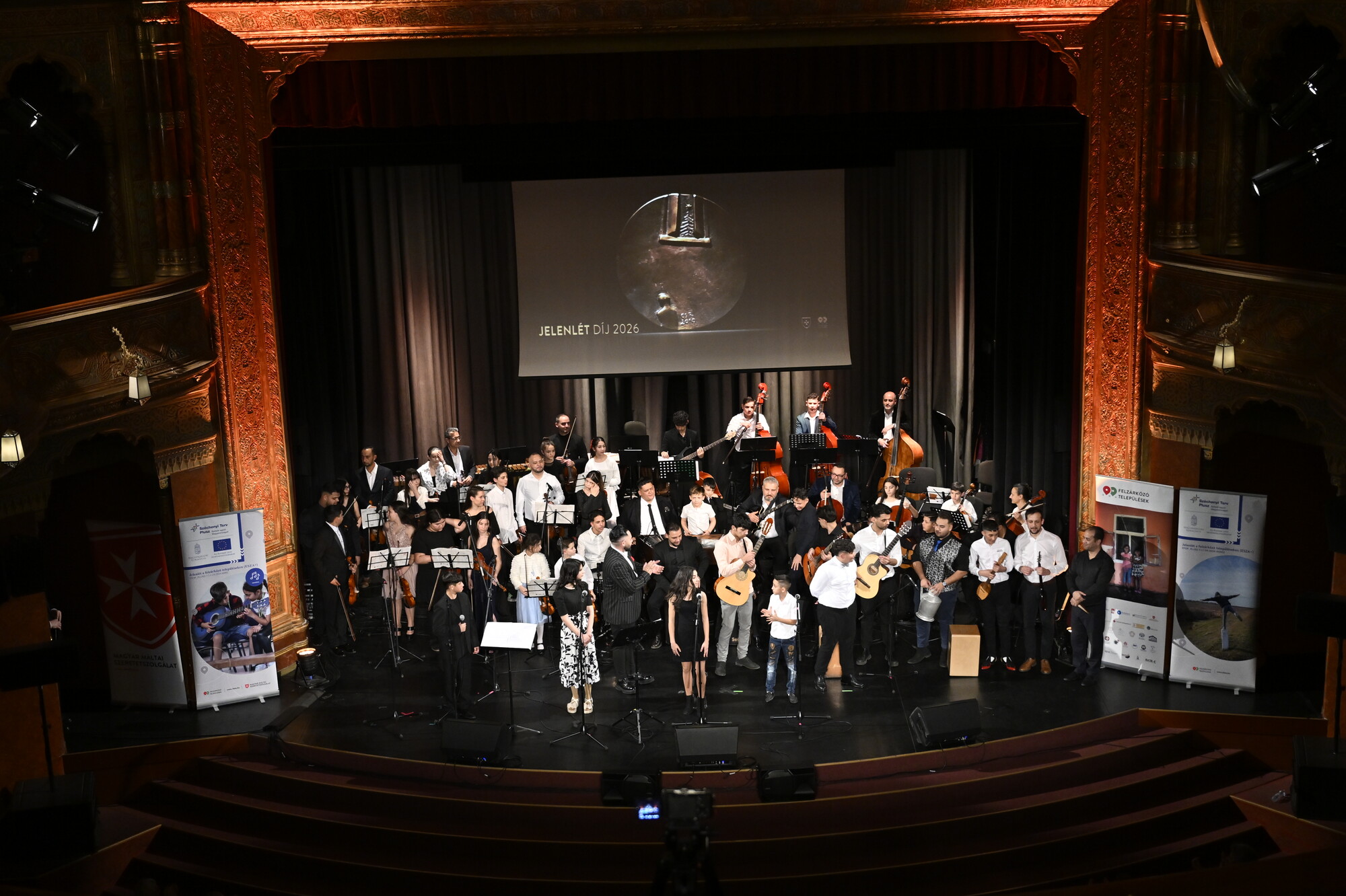 Hátrányos helyzetű gyermekek adtak teltházas koncertet a Máltai Szimfónia hangversenyén Tóth Vera és a Danubia Zenekar közreműködésével