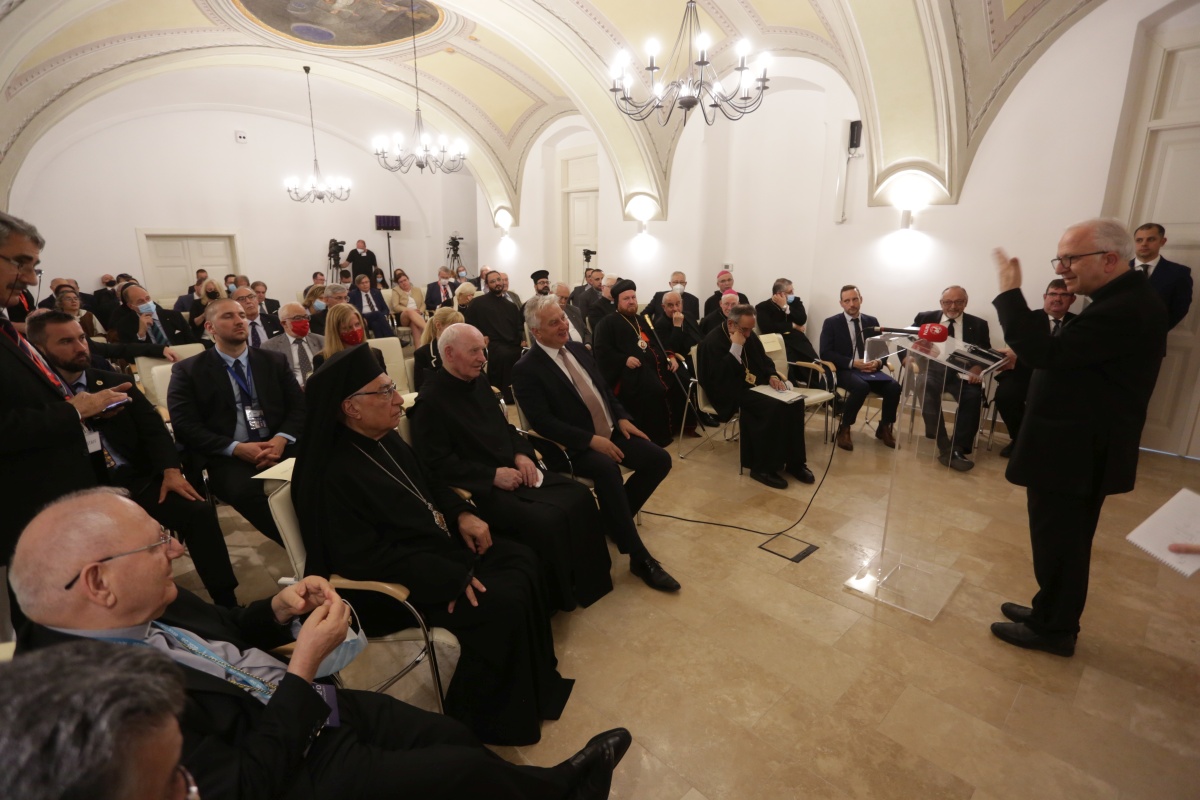 Kovács Bence | Egyházi csúcstalálkozó a közel-keleti kereszténységért és a szentföldi béke előmozdításáért