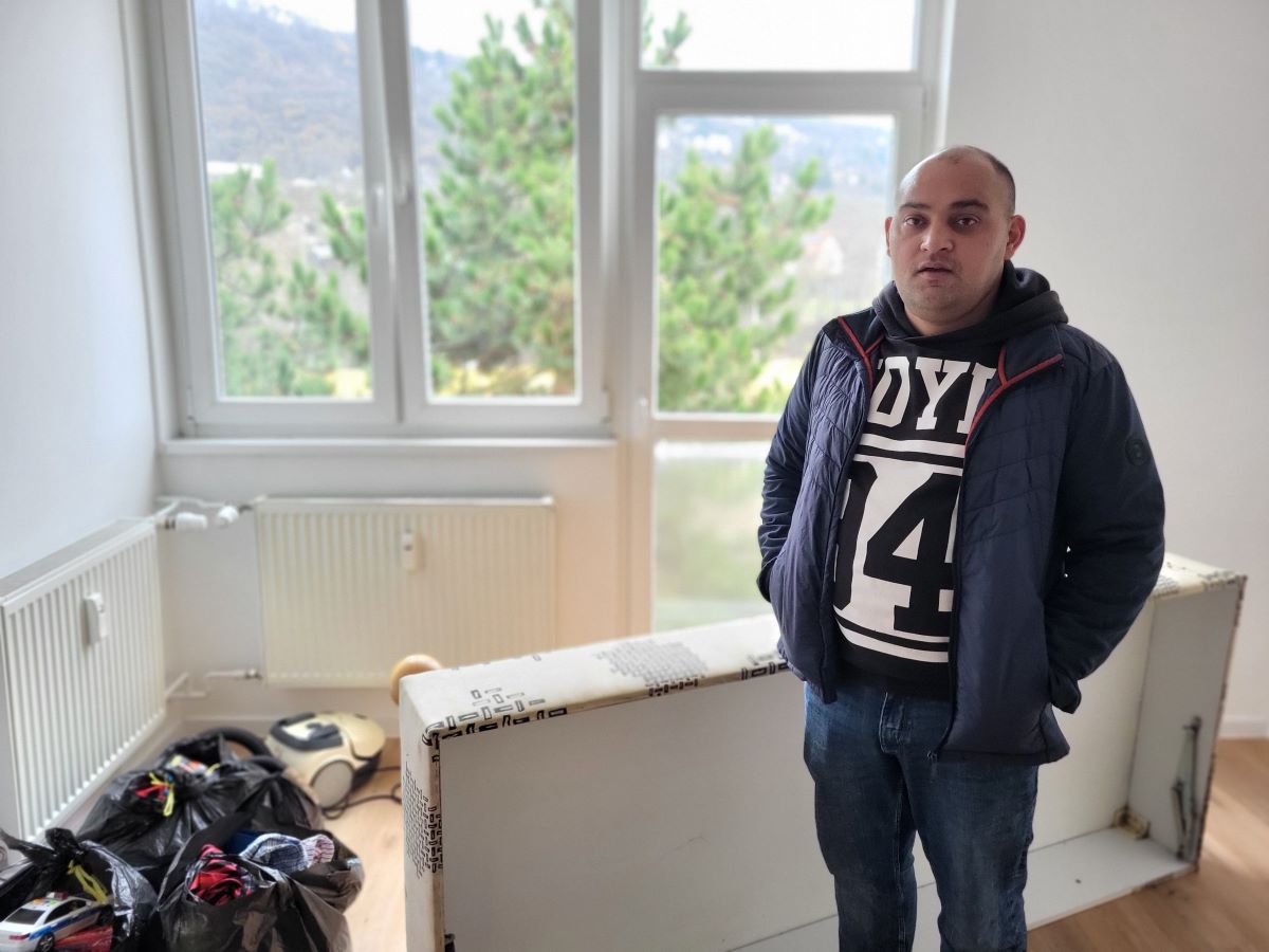 Varga Arnold a Lépj! Gyermekvédelmi Otthonteremtési Program keretében kapott lakásban