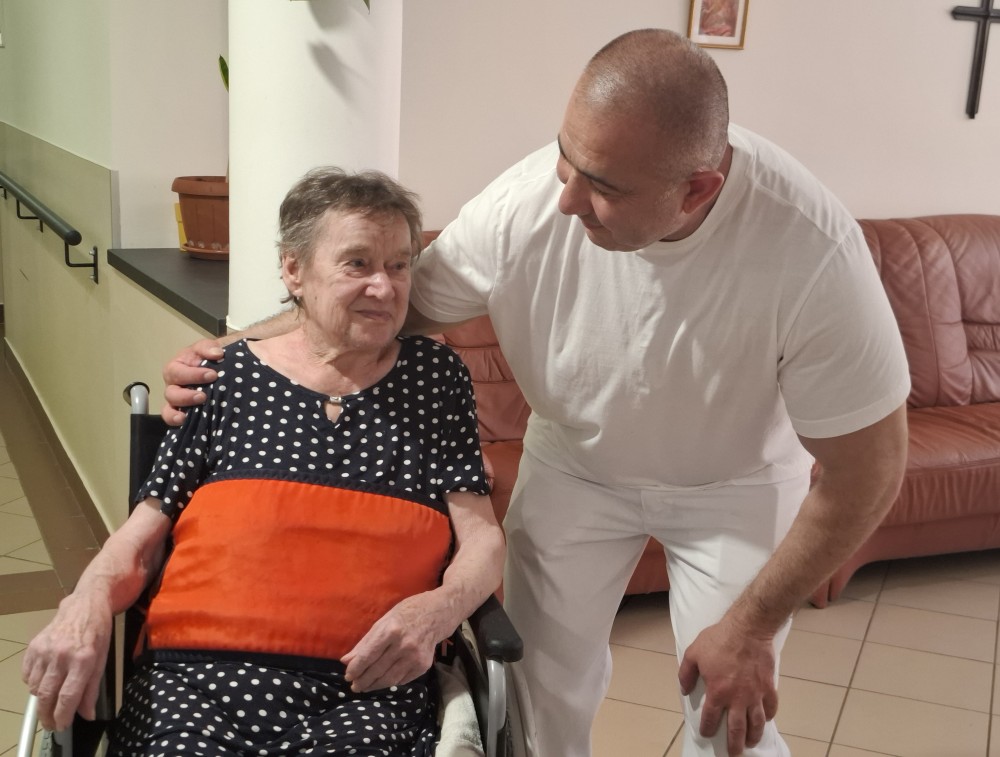 A szeretet is eszköz - Szeretetfoglalkozások a zalakomári idősotthonban